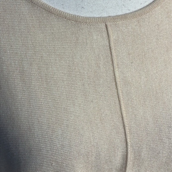 Kerisma Elegant Cream Mercerized wool blend lightweight high low sweater, M/L - Picture 17 of 17